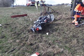 Motorkář narazil do černého billboardu a zemřel. Pokuta pro firmu 30 tisíc - Seznam Zprávy